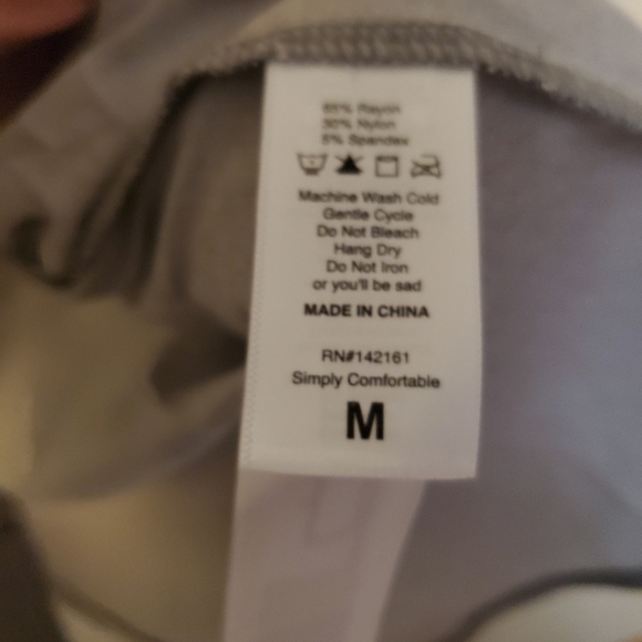 ❤️ FINAL PRICE DROP: Snap Button Tank Top - Picture 3 of 3